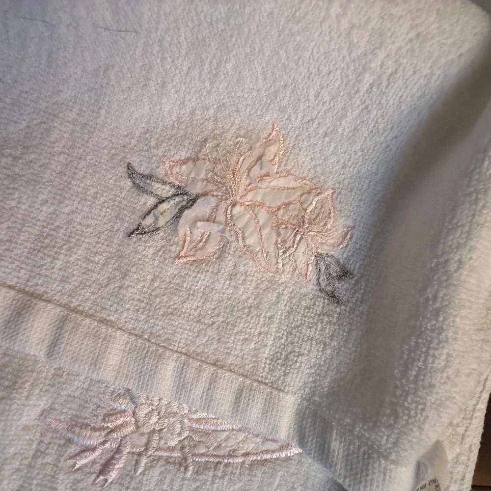 Vintage White Embroidered Hand Towels Set of 3 Floral Hat Welcome Pink Cotton